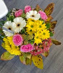 La fin de la fameuse course aux volumes : Fleurs Pour La Fete Des Grands Meres Avec Atelier Floral