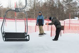 Do you have to have one foot out of the binding on a ski lift? Getting On And Off Lifts Japan Ski Guide