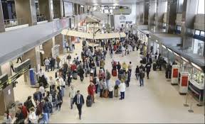 Situat la 16,5 km nord de centrul bucureștiului, aeroportul internațional henri coandă bucurești este cel mai mare aeroport al româniei, deservind 67 de destinații externe și 9 destinații interne. Contractul Intangibil Cu Aeroportul Otopeni Expirat Romprest Dispare De Pe Cel Mai Mare Aeroport Din Romania Capital