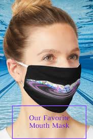 artistieke kleurrijke zwemmer doet de vlinderslag mask by zwembad vergelijker mouth mask fashion mouth mask swimmer