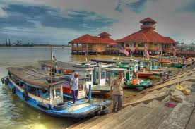 Istana yang menjadi lambang kebesaran negeri ini terletak di pinggir bukit puteri dan menghala ke laut china selatan. Tempat Menarik Di Kuala Terengganu Rumohstay Salmah