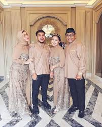 Jun 04, 2021 · prilly latuconsina tampil seksi dalam balutan setelan sport bra dan rok berwarna ungu. Tampil Kompak Bareng Mama Begini Outfit Lebaran Prilly Latuconsina Semua Halaman Cewekbanget