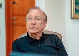 I graduated from the university of miami's mba program with concentrations in finance and mergers & acquisitions. Fiscalia Acusara Por Irregularidades En Contratacion Al Exalcalde De Bucaramanga Rodolfo Hernandez