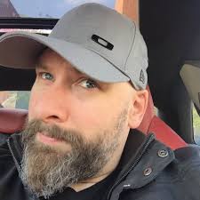 Eric Holmes (@ericholmeslive) • Threads, Say more