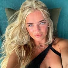 Rachel Feeney's Instagram, Twitter & Facebook