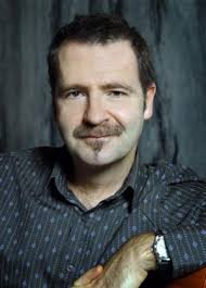 Nyt historiemagasin på P1 med Adrian Hughes som vært