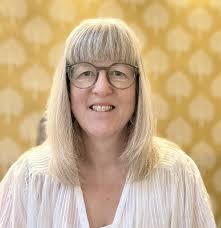 Can anyone recommend a local humanist celebrant for my dad's memorial in  Kirkcaldy? Someone with a good sense of humour would be great!