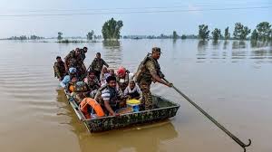 পাঞ্জাব বন্যা: সোনু সুদ, অ্যামি ভির্ক ক্ষতিগ্রস্ত পরিবারগুলোকে সহায়তা করতে  এগিয়ে এসেছেন; দিলজিৎ দোসাঞ্জ দত্তক নিলেন ১০টি গ্রাম | আজকের খবর