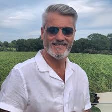 Roger Hawes's Instagram, Twitter & Facebook