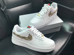 Hand Geschilderd Custom Nikes Deze Zijn Verkrijgbaar In Mannen Vrouwen En Jongeren Jonge Kinderen Babys Zijn Besch Nike Air Shoes Gucci Nike Cute Nike Shoes