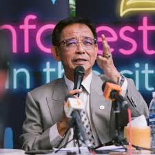 Datuk abdul karim rahman hamzah yang merupakan menteri pelancongan, kesenian dan kebudayaan negeri sarawak telah memohon maaf secara peribadi kepada penyanyi terkenal, dayang nurfaizah. Kerana Salah Faham Menteri Pelancongan Dan Kesenian Sarawak Mohon Maaf Pada Dayang Nurfaizah