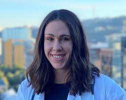 Laura Kuzma's Instagram, Twitter & Facebook