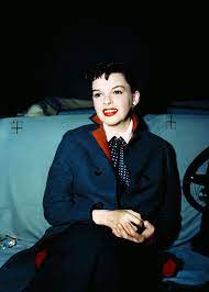 Tcm Judy Garland On The Set Of A Star Is Born 54 Judy Garland Liza Minnelli Judy Garland Classic Movies