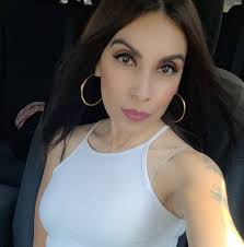 A Japanese princess who gave up her royal status to marry her commoner  college sweetheart has arrived in New York as the couple left behind a  nation that has criticized their romance.