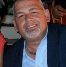 Ella es mi prima Lorena Seda, falleció y estoy tratando de contactar a su  Papá Osvaldo Seda Seda, ( aunque no se lo merece) para informarle . Si  alguien lo conoce favor