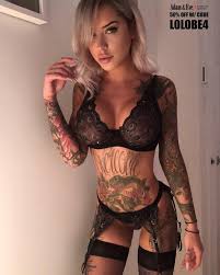 The canadian model posted a series of snapshots that showed her in two different black lingerie sets, both of which highlighted her amazing curves. Pin On Oo La La La La La La Lah