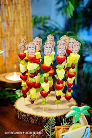 40 Affordable And Creative Hawaiian Party Decoration Ideas Bored Art Hawaiian Birthday Party Luau Birthday Moana Birthday Party