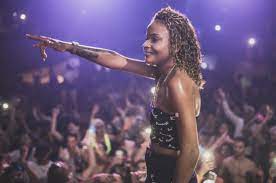 E aí moçada, como vocês estão ??? Mc Dricka A Rainha Dos Bailes De Rua De Sp Com Mais De 50 Milhoes De Views No Youtube