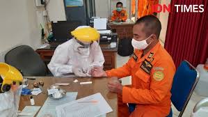 Yana Mulyana Petugas Di 19 Check Point Kota Bandung Segera Swab Tes