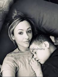 Your kid needs you but your job says you can't leave .....WYD ✌🏿