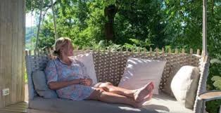Vi portiamo a casa di antonella clerici in piemonte, fra boschi, arredi country e pet friendly editato in: Antonella Clerici Dov E La Sua Casa Nel Bosco Perche Ha Lasciato Roma