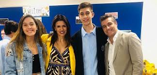 Esta nota se disfruta mejor escuchando play fm. Fernando Solabarrieta E Ivette Vergara Felices Por Nuevo Logro De Su Hijo Menor Compartieron Saludo Redes Sociales Pagina 7