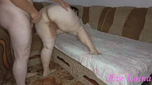 Ich ficke Eve Laina, meine Freundin mit großem Arsch, Doggystyle und wichse  auf ihren Anus.