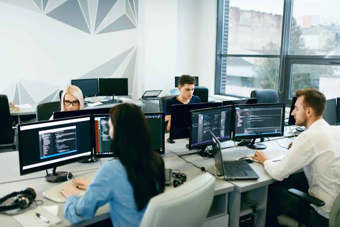 Leveraging Remote Help Desk for Efficient IT Support in Small Businesses |  Inacom Information Systems
