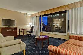 We are located in the sunridge area of calgary and it is home to numerous businesses and attractions including stantec, peter lougheed hospital, goodlife fitness, telus spark and calgary zoo. Best Western Suites Calgary Downtown Two Bedroom Suite