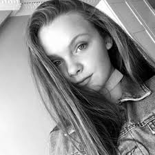 Cara McCabe (@carask8)