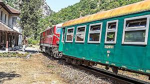 Anda dinasihatkan untuk menghafal susunan gear pada gear box untuk mengelakkan anda daripada tertolak gear ke. Bagaimana Untuk Mengetam Kereta Api Narrow Gauge Di Bulgaria Bulgaria 2021