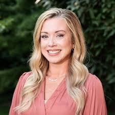 Melissa Dyer's Instagram, Twitter & Facebook