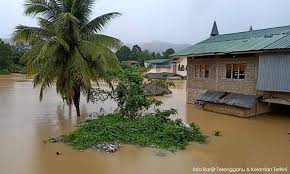 Kelantan masih kekal sebagai negeri paling teruk terjejas setakat ini dengan jumlah mangsa terkini seramai 34,753 orang. Malaysiakini Polis Sahkan Lima Nyawa Terkorban Akibat Banjir Di Kelantan