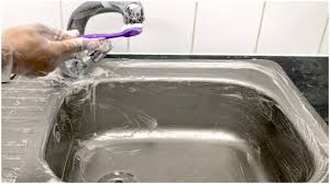 clean sink with vinegar baking soda