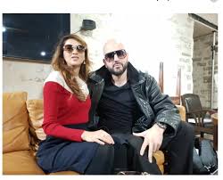 Le gars mérite bien un sujet à lui seul en tout cas il nous a en estime et ne nous chie pas dessus contrairement à beaucoup d'autres. Uzivatel Taha Bouhafs Na Twitteru Papacito Figure De L Extreme Droite Ici Copain Comme Cochon Avec Zineb El Rhazoui La Grande Gardienne De L Esprit Des Lumieres Https T Co Joi14fyi2n Https T Co Qvmnb4albh