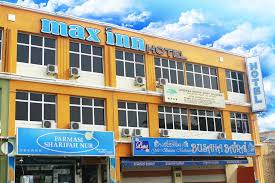 They had been approached by the owner of a small building who wanted a nice neighbourhood business, and had read the post's article about pizza. Max Inn Hotel Parit Raja Malaysia Booking Com
