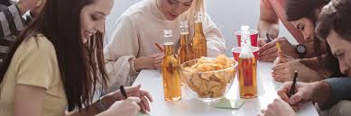 En este juego divertido de baby shower, la madre debe adivinar a quiã©n pertenecen las fotos de algunos bebã©s, solo mediante una pista: 4 Divertidos Juegos De Baby Shower