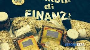 Se fresche, si conservano in frigo fino a 21 giorni. Verona Sugli Scaffali Cibi Scaduti Con Etichette Contraffatte La Finanza Sequestra 50 Chili Nel Negozio