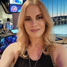 Heather Vale (@unwrapper) • Instagram photos and videos