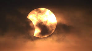 A stunning partial solar eclipse was visible over new york city and other parts of the us east coast this morning as the celestial event made the sun appear as a crescent. Faqrmtz K09wjm