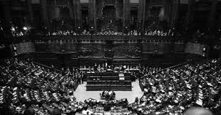 Il sito del parlamento italiano intende rappresentare una risorsa informativa di accesso facile e intuitivo alla vita dell'istituzione parlamentare. Regolamenti Ecco Che Cosa Blocca Il Parlamento E La Democrazia Il Fatto Quotidiano
