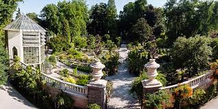 Պադովայի բուսաբանական այգի (hy) jardin botanique de padoue (fr); Pin Auf Norditalien Im Fruhling
