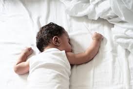 «on dit aux parents de dormir quand le bébé le fait, mais malgré leur fatigue extrême, ils n'y arrivent pas car. Veronique Lemoine L Angoisse De Separation Et Les Nuits Chaotiques Maman Vogue