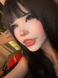 Kassandra Stone's Instagram, Twitter & Facebook