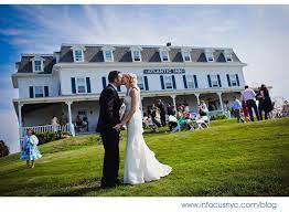 Erica And Pete Wedding At The Atlantic Inn Block Island Block Island Wedding England Wedding Wedding