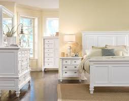 The Hopewell Collection Has An Updated Urban Cottage Styling With A Clean And Crisp White Finish The Headboard Features Louvere Panel Bed Queen Panel Beds Bed