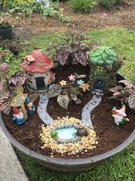 Uber 30 Gartengestaltungen Marchengarten Und Gartenzubehor In 2020 Feengarten Pflanzen Mini Garten Diy Feengarten