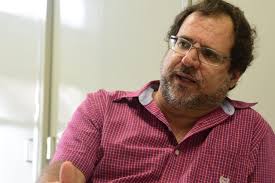 Por trás dos golpes