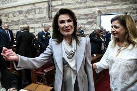 Η γιάννα δασκαλάκη τελείωσε το α' λύκειο θηλέων του ηρακλείου και σπούδασε στη νομική σχολή, στο αριστοτέλειο πανεπιστήμιο θεσσαλονίκης, από η γιάννα αγγελοπούλου προφανώς και έχει προτερήματα που την κάνουν να ξεχωρίζει. Gianna Aggelopoyloy Pagenews Gr