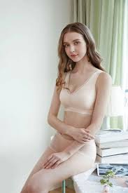 睡觉时该不该穿内衣？这里有个很好的答案 – Bradoria Lingerie